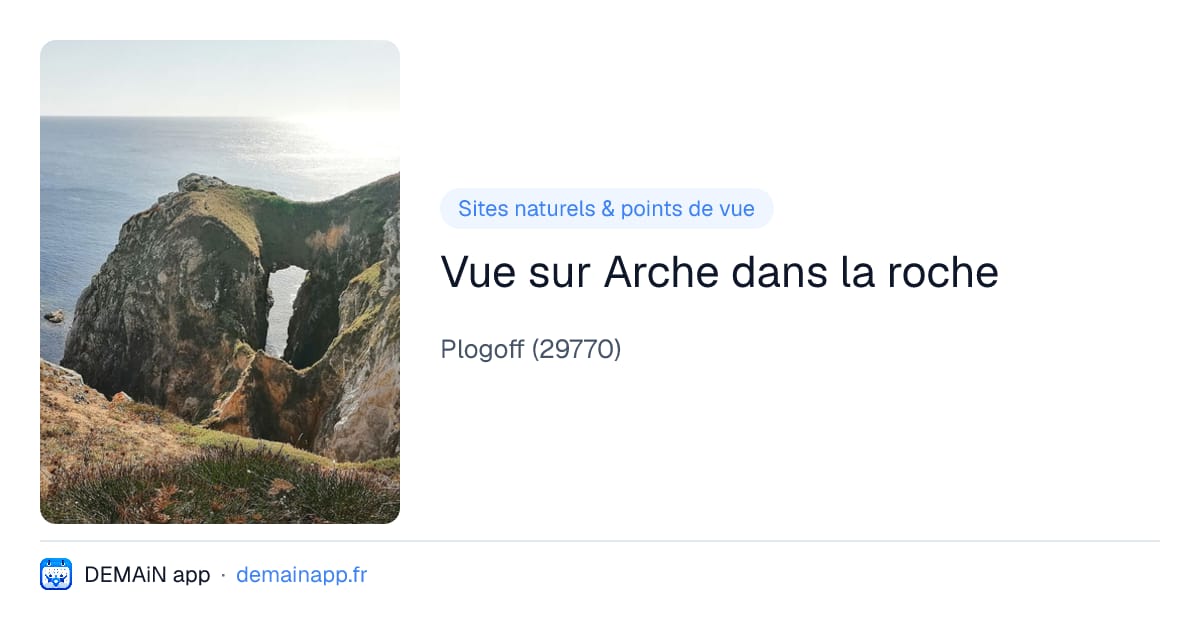 Vue sur Arche dans la roche — Plogoff